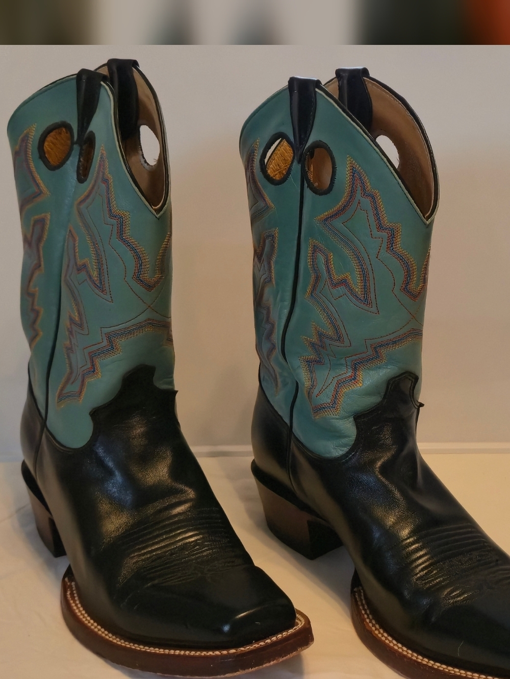 Justin Boots style 2657 RARE FIND!  Teal & Black size 10 1/2 D